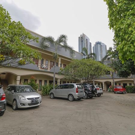 Reddoorz Plus @ Karet Pedurenan 3 Jakarta Exterior foto