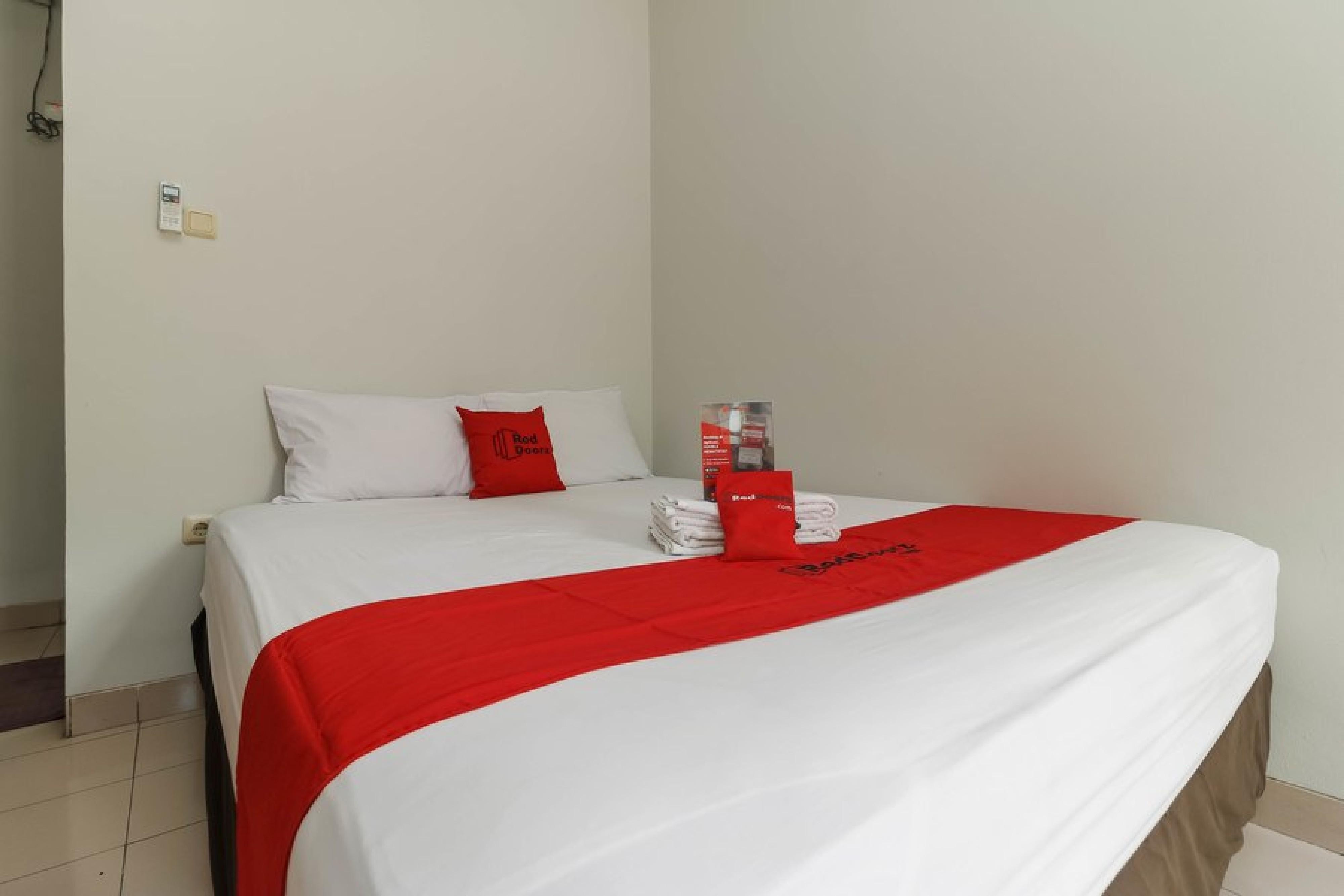 Reddoorz Plus @ Karet Pedurenan 3 Jakarta Exterior foto