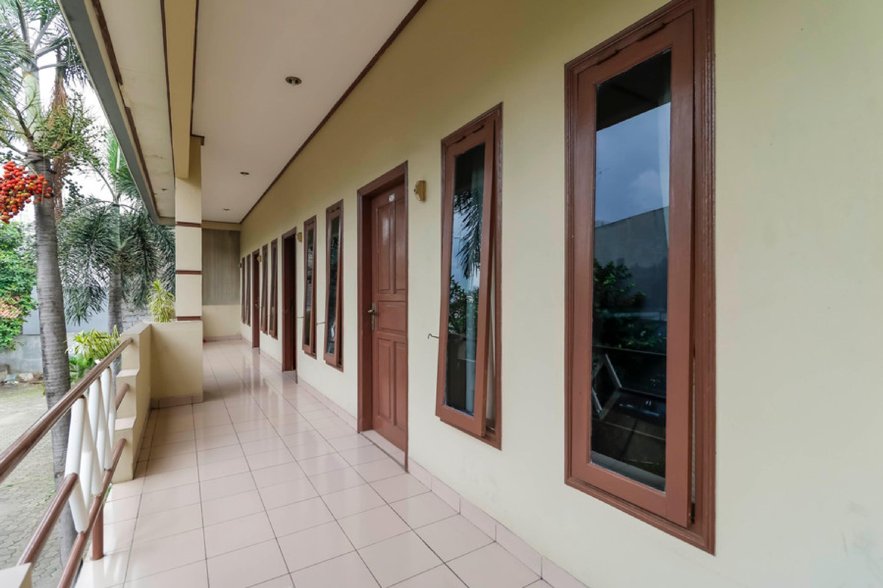 Reddoorz Plus @ Karet Pedurenan 3 Jakarta Exterior foto