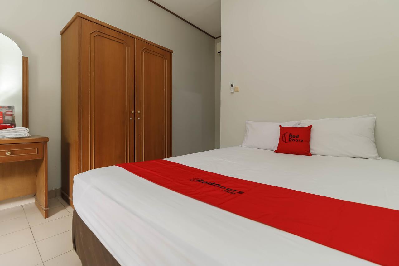 Reddoorz Plus @ Karet Pedurenan 3 Jakarta Exterior foto