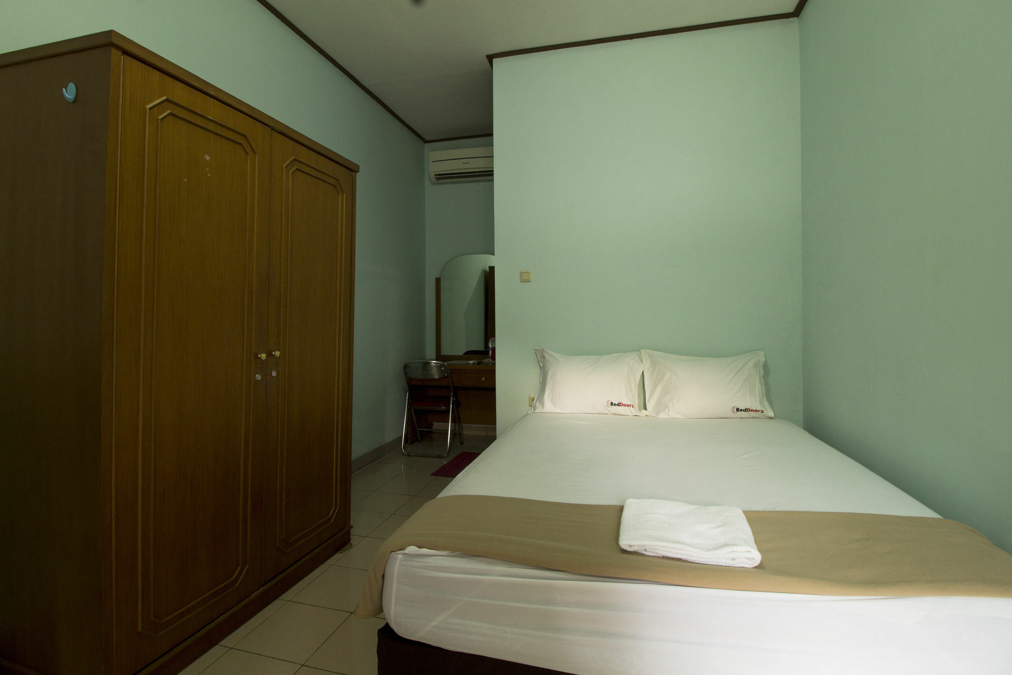 Reddoorz Plus @ Karet Pedurenan 3 Jakarta Exterior foto