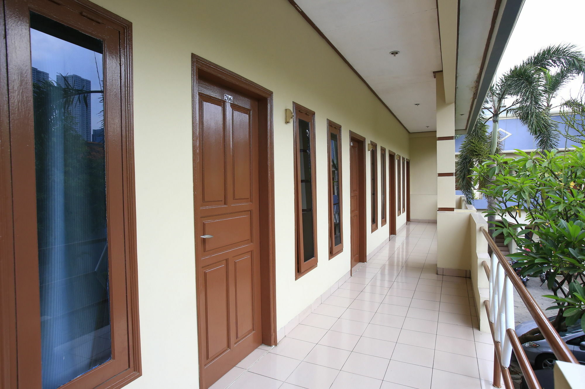 Reddoorz Plus @ Karet Pedurenan 3 Jakarta Exterior foto