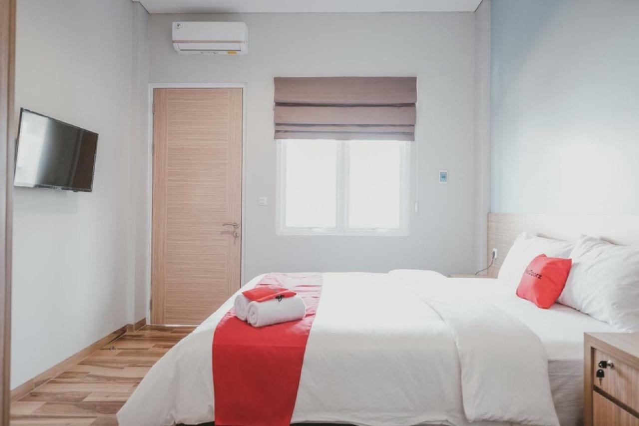 Reddoorz Plus @ Karet Pedurenan 3 Jakarta Exterior foto